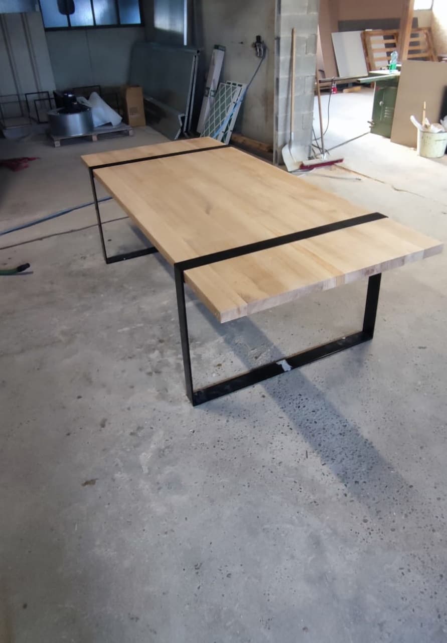 Table de salle à manger sur mesure en bois et metal
